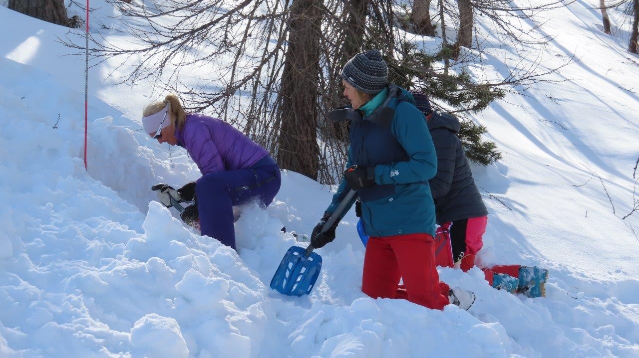Tovariška pomoč ob nesreči v snežnem plazu - delavnica