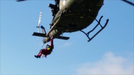 Usposabljanje vodnikov reševalnih psov - helikopter